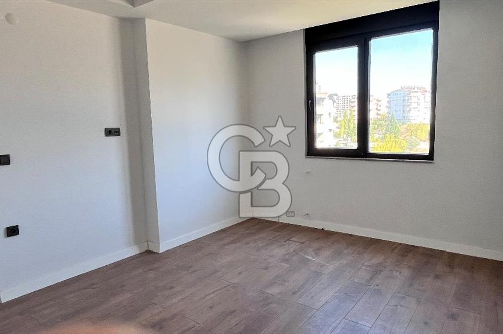 Havuzlu Site İçerisinde Satılık 4+1 daire