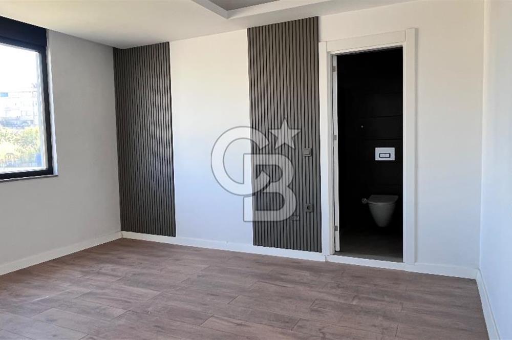 Havuzlu Site İçerisinde Satılık 4+1 daire