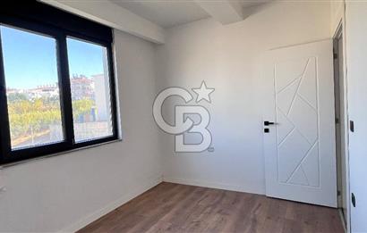 Havuzlu Site İçerisinde Satılık 4+1 daire