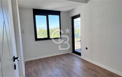 Havuzlu Site İçerisinde Satılık 4+1 daire