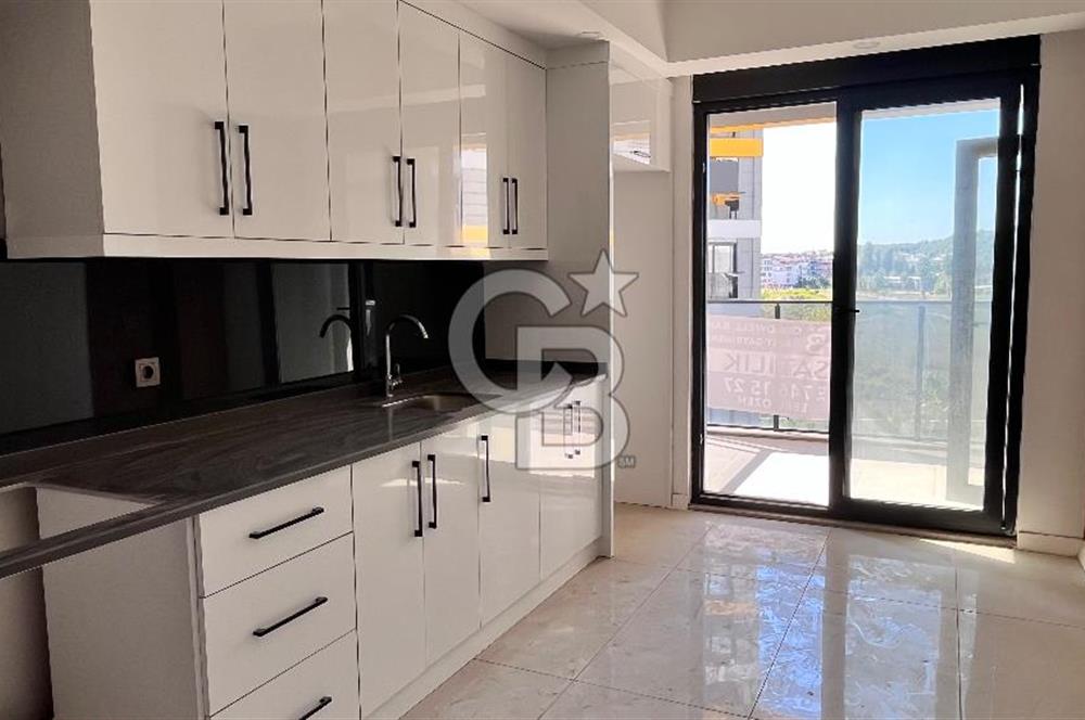 Havuzlu Site İçerisinde Satılık 4+1 daire