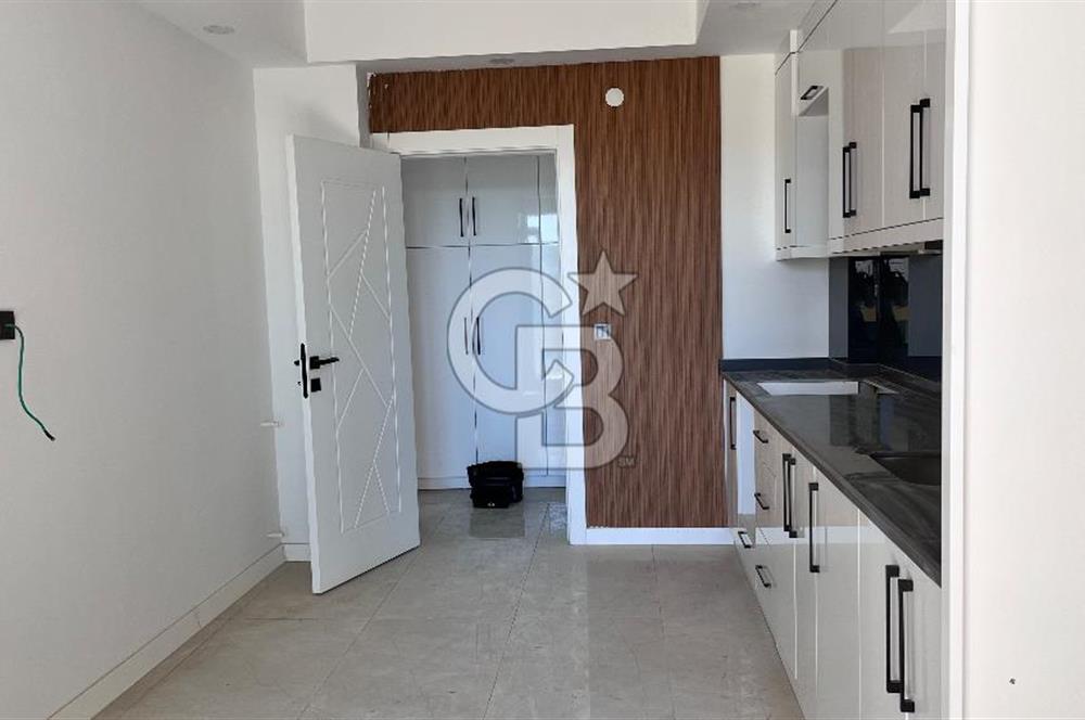 Havuzlu Site İçerisinde Satılık 4+1 daire