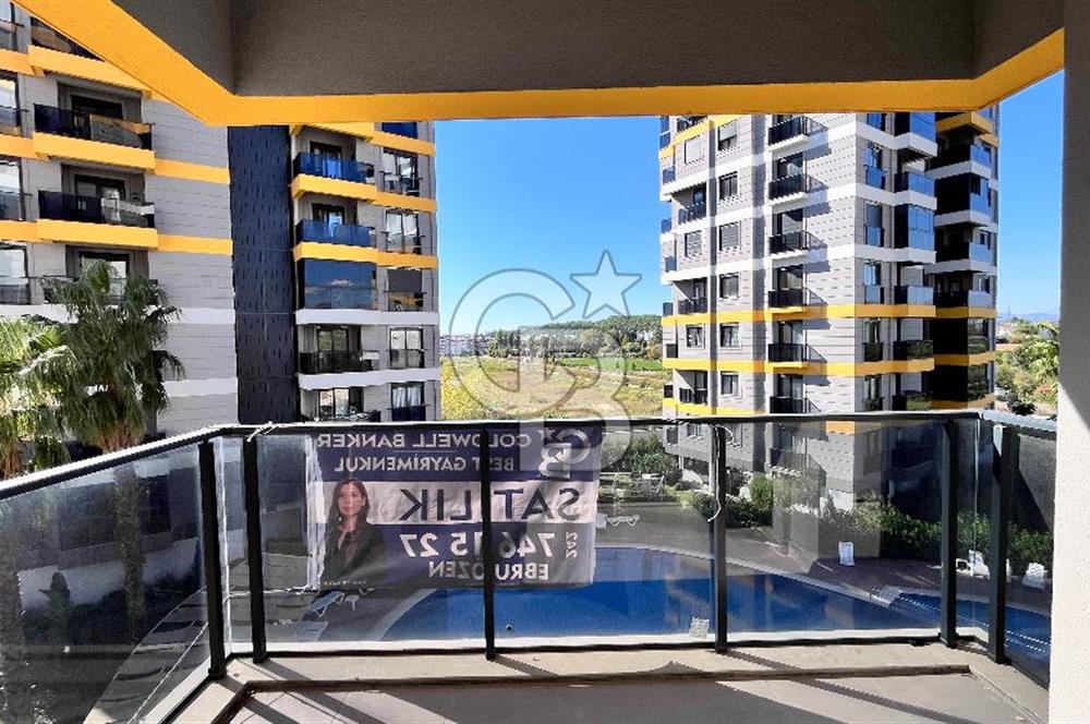 Havuzlu Site İçerisinde Satılık 4+1 daire