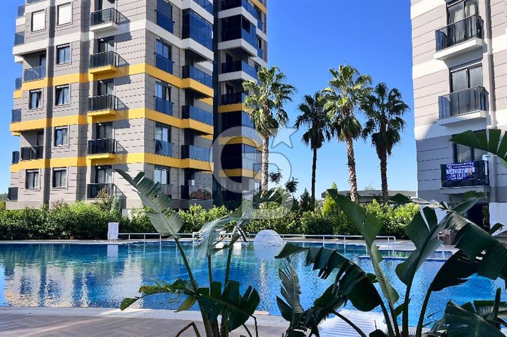Havuzlu Site İçerisinde Satılık 4+1 daire