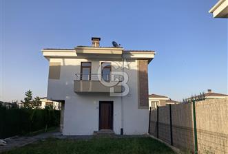ALTINOLUK MAHALLESİNDE KİRALIK  4+1 LÜKS VİLLA 