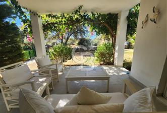 GÜMÜŞLÜK MÜSTAĶİL HAVASINDA BAHÇELİ MİMAR TASARIMLI MODERN DAİRE