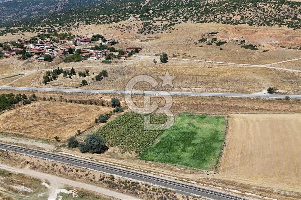 Dinar Yaka Köyü Yatırıma Uygun Satılık Köyiçi İmarlı Arsa 706 m²