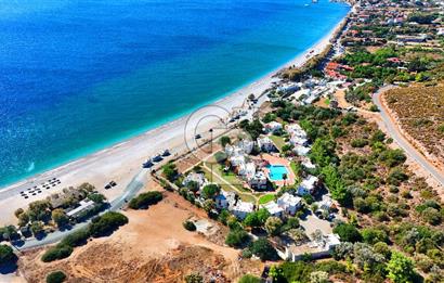 Palamutbükü Mertur Sitesi’nde Denize Yakın Yenilenmiş 2+1 Bahçe Katı Daire