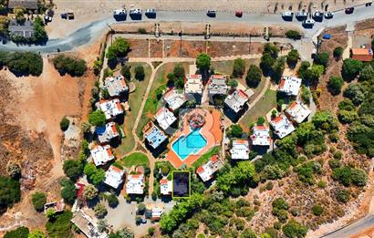 Palamutbükü Mertur Sitesi’nde Denize Yakın Yenilenmiş 2+1 Bahçe Katı Daire
