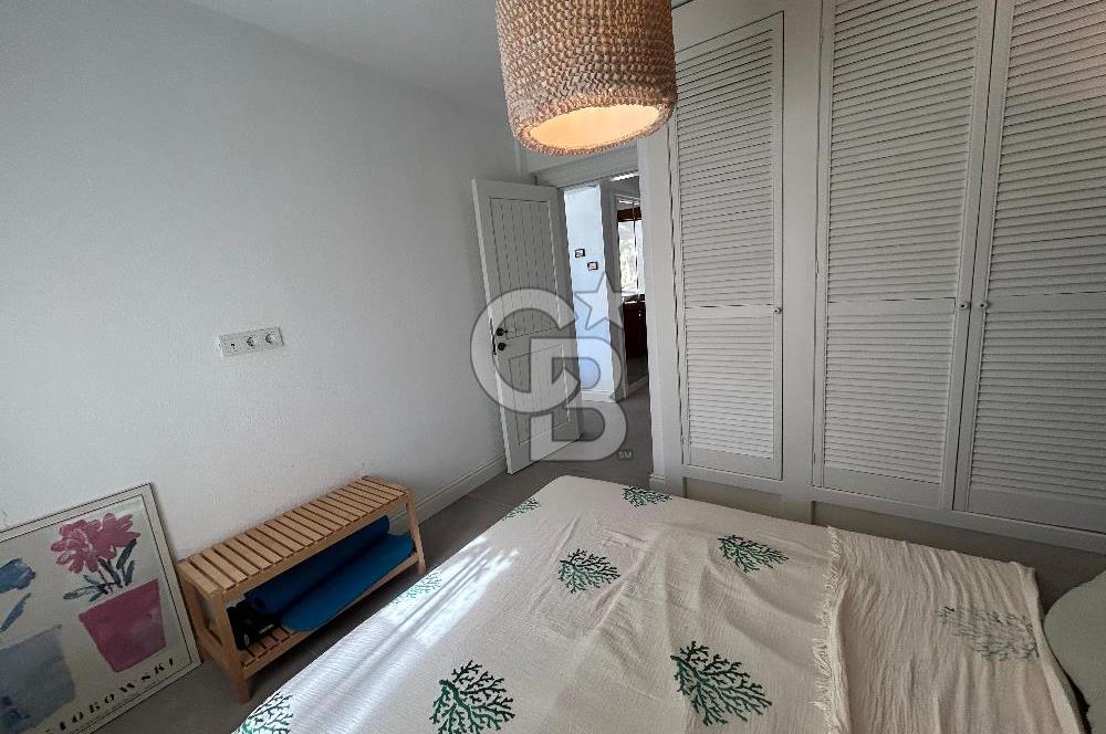 Palamutbükü Mertur Sitesi’nde Denize Yakın Yenilenmiş 2+1 Bahçe Katı Daire