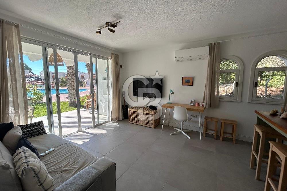 Palamutbükü Mertur Sitesi’nde Denize Yakın Yenilenmiş 2+1 Bahçe Katı Daire