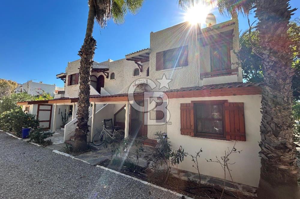 Palamutbükü Mertur Sitesi’nde Denize Yakın Yenilenmiş 2+1 Bahçe Katı Daire