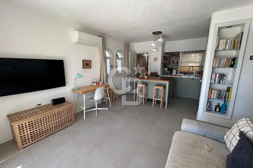 Palamutbükü Mertur Sitesi’nde Denize Yakın Yenilenmiş 2+1 Bahçe Katı Daire