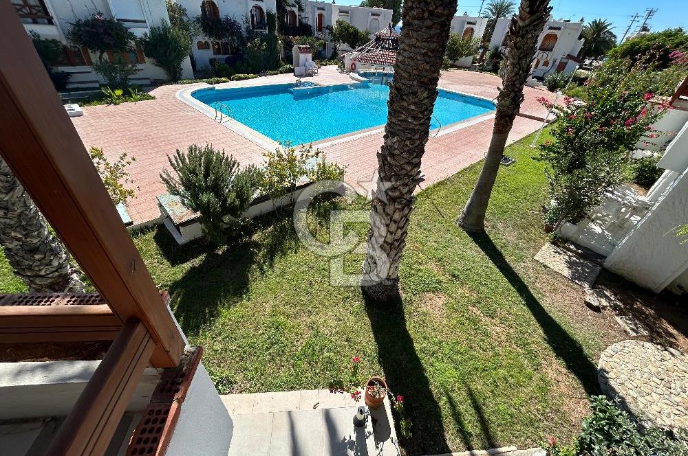Palamutbükü Mertur Sitesi’nde Denize Yakın Yenilenmiş 2+1 Bahçe Katı Daire