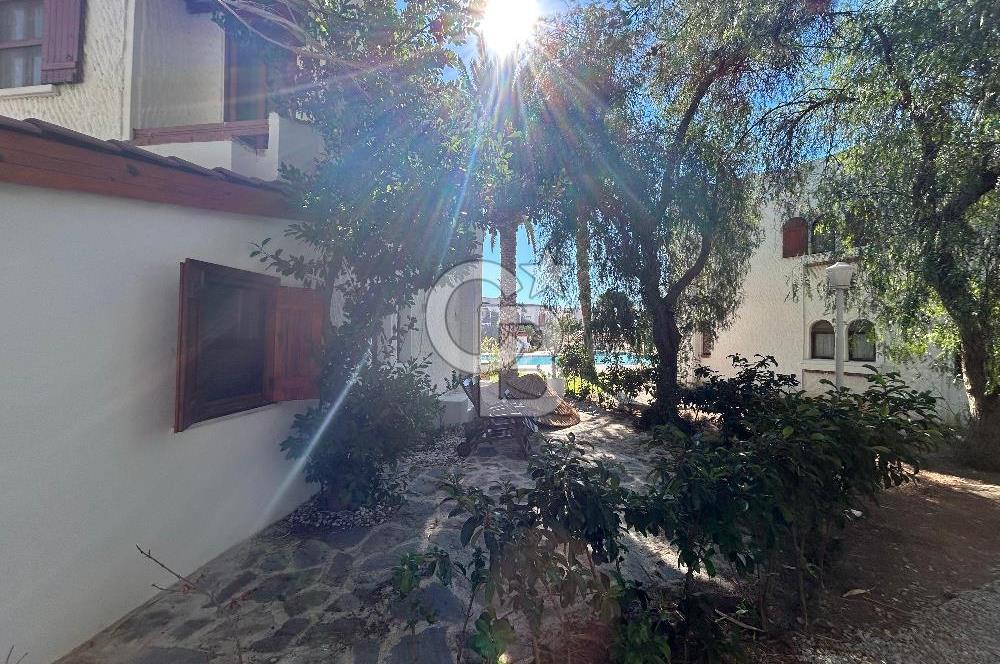 Palamutbükü Mertur Sitesi’nde Denize Yakın Yenilenmiş 2+1 Bahçe Katı Daire