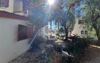 Palamutbükü Mertur Sitesi’nde Denize Yakın Yenilenmiş 2+1 Bahçe Katı Daire