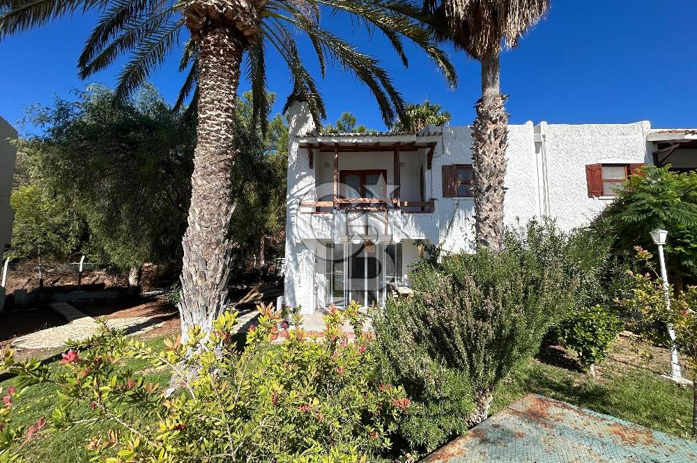 Palamutbükü Mertur Sitesi’nde Denize Yakın Yenilenmiş 2+1 Bahçe Katı Daire