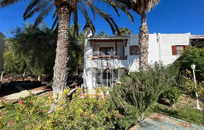 Palamutbükü Mertur Sitesi’nde Denize Yakın Yenilenmiş 2+1 Bahçe Katı Daire