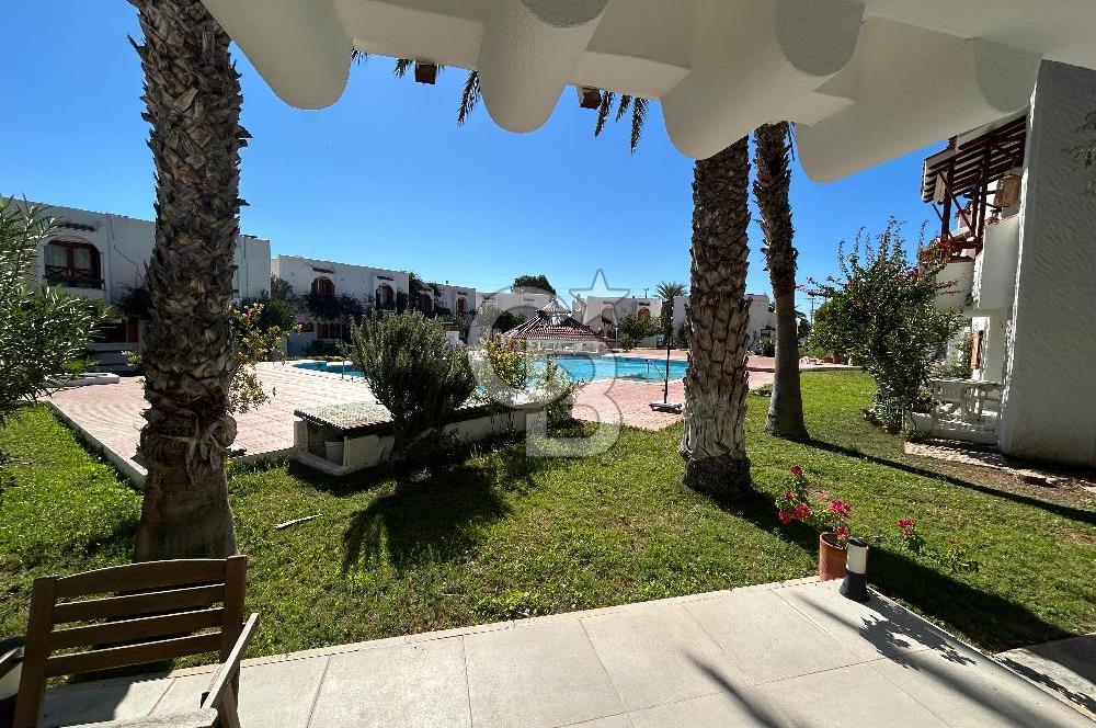 Palamutbükü Mertur Sitesi’nde Denize Yakın Yenilenmiş 2+1 Bahçe Katı Daire