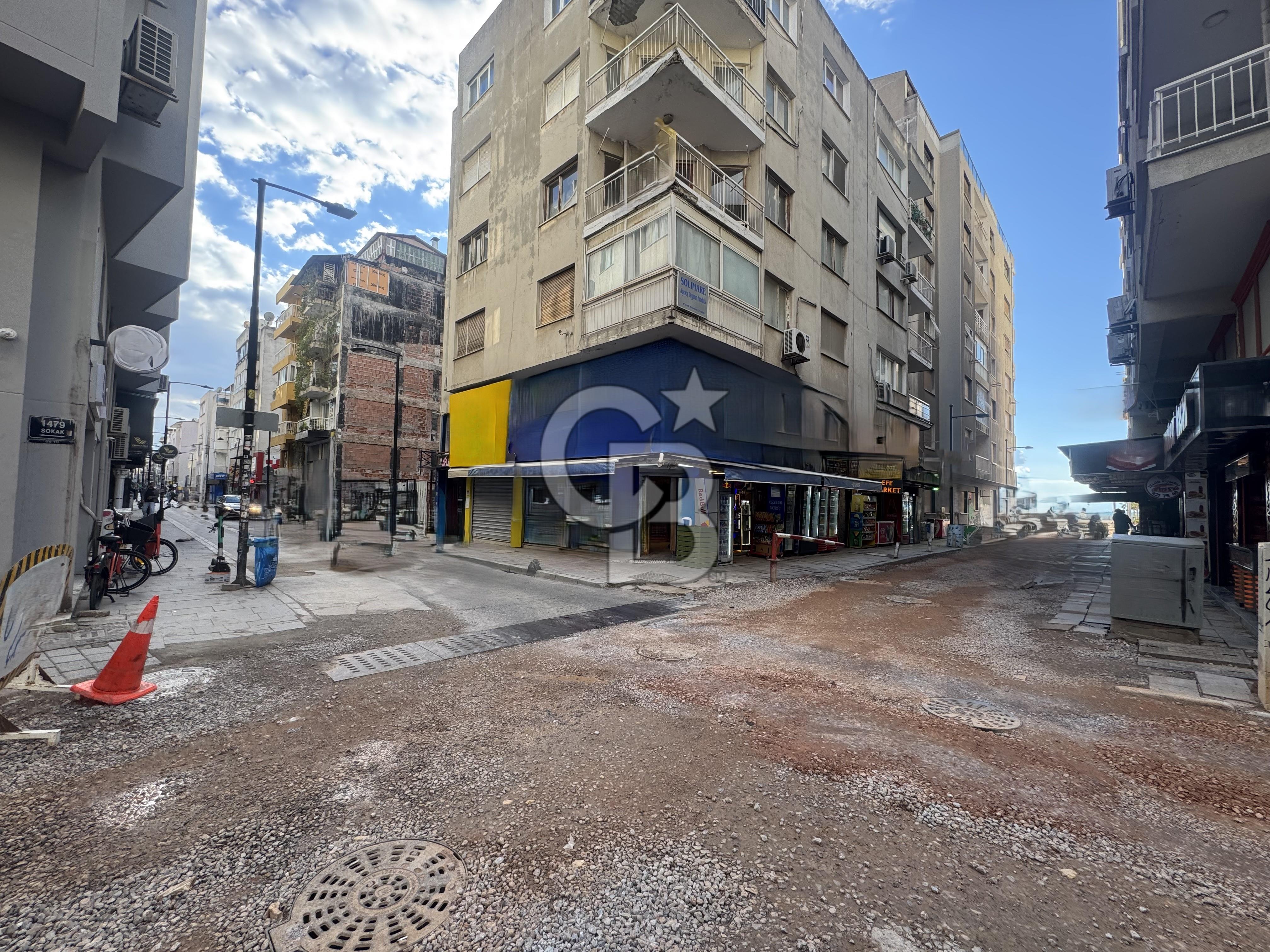 Alsancak 2. Kordon’da 40 m²  Batar katlı Ulaşım Noktalarına Yakın Satılık Dükkan