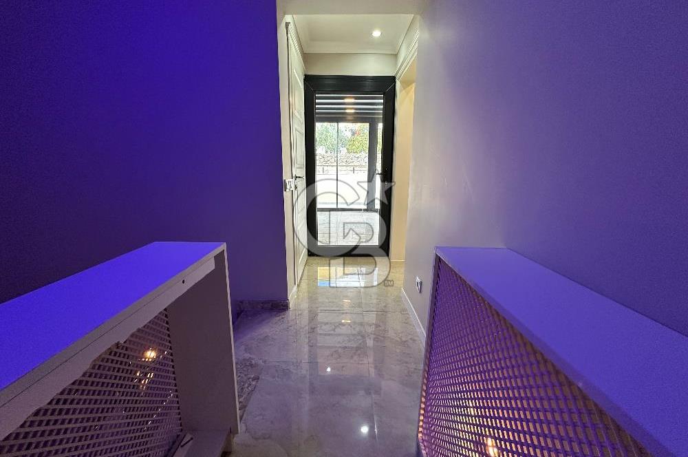 MUSELAND'den Emsalsiz Yapıya Sahip 5+2 Fourleks Villa