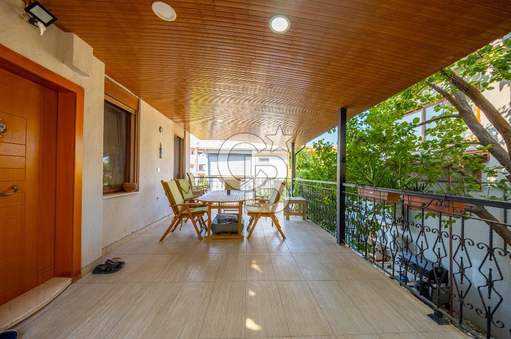Kahramanderenin Gözde Konumunda 4 Katlı 3+2 Villa