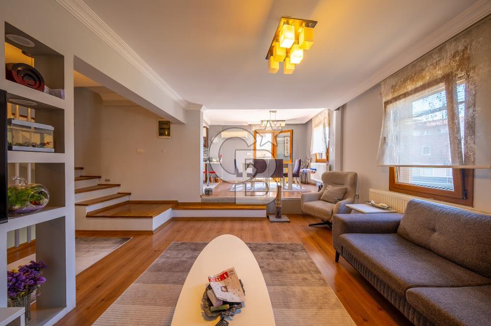 Kahramanderenin Gözde Konumunda 4 Katlı 3+2 Villa