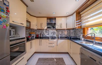 Kahramanderenin Gözde Konumunda 4 Katlı 3+2 Villa