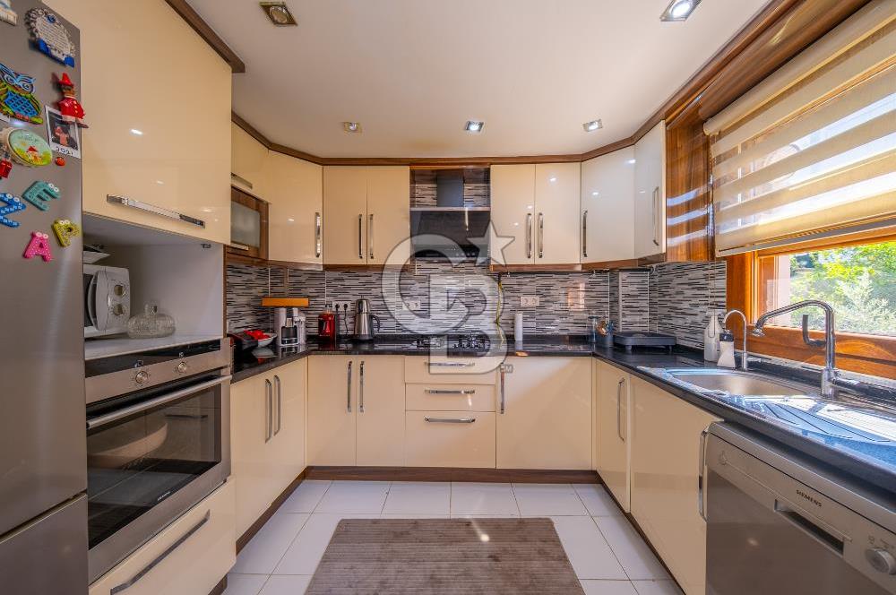Kahramanderenin Gözde Konumunda 4 Katlı 3+2 Villa