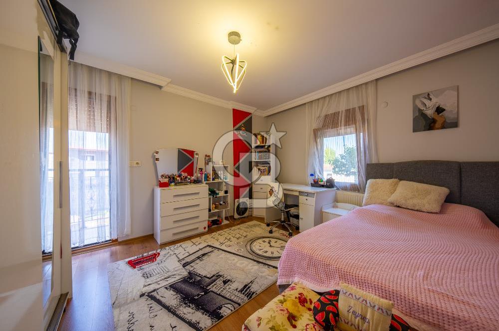 Kahramanderenin Gözde Konumunda 4 Katlı 3+2 Villa