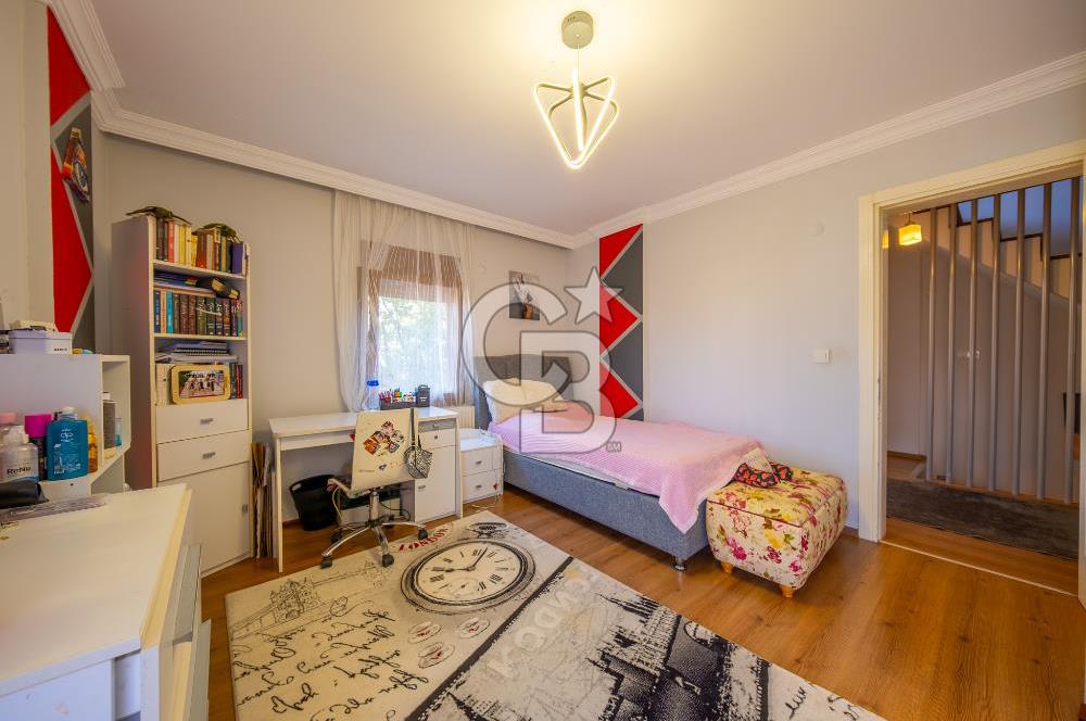 Kahramanderenin Gözde Konumunda 4 Katlı 3+2 Villa