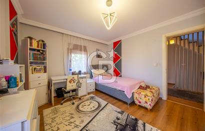 Kahramanderenin Gözde Konumunda 4 Katlı 3+2 Villa