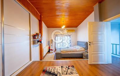 Kahramanderenin Gözde Konumunda 4 Katlı 3+2 Villa
