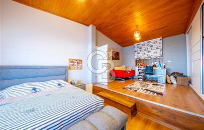 Kahramanderenin Gözde Konumunda 4 Katlı 3+2 Villa