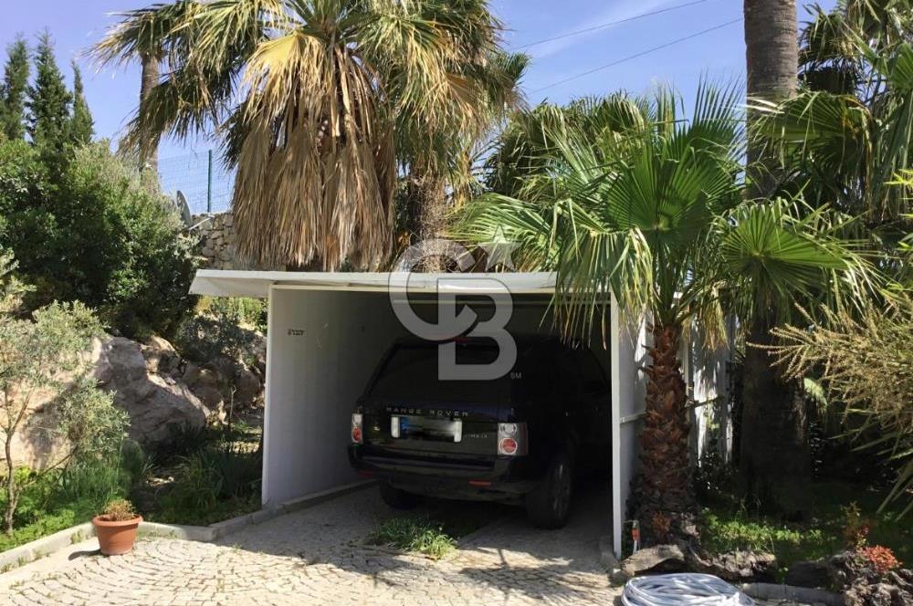 İzmir Çeşme de Satılık 3500 m2 Arsa İçerisinde Havuzlu Lüks Villa