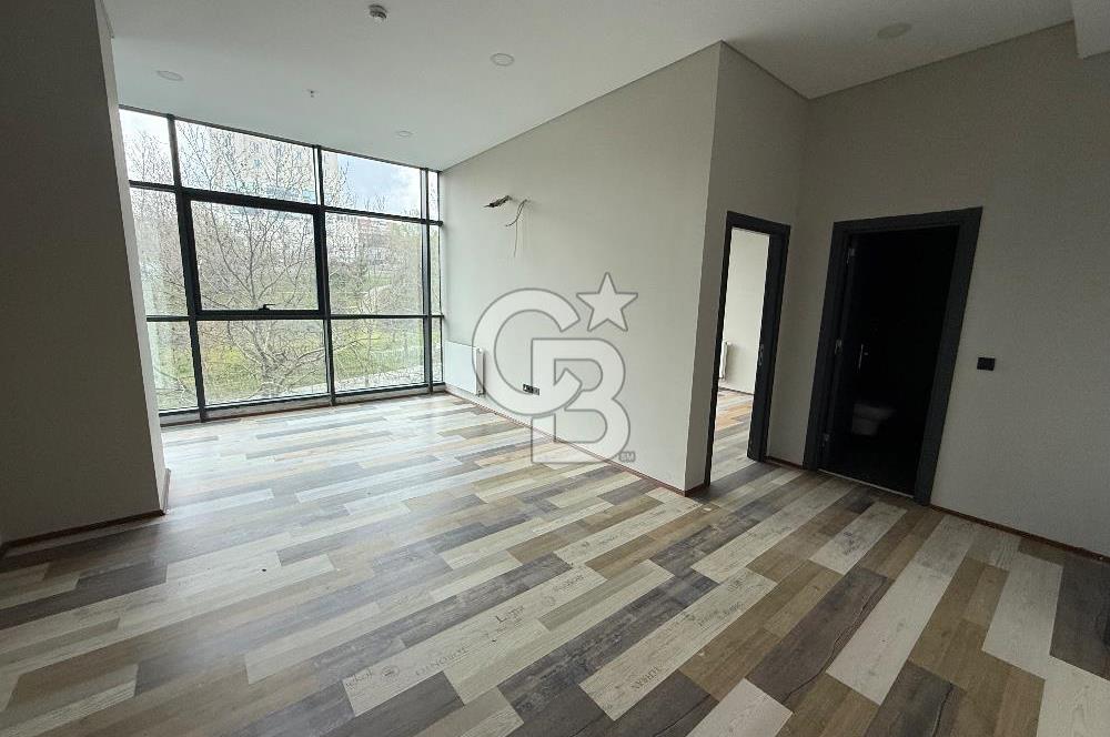 AVCILAR E-5 KOSKA 100m MESAFEDE KİRALIK 80m2 OFİS PRESTİJLİ BİNA