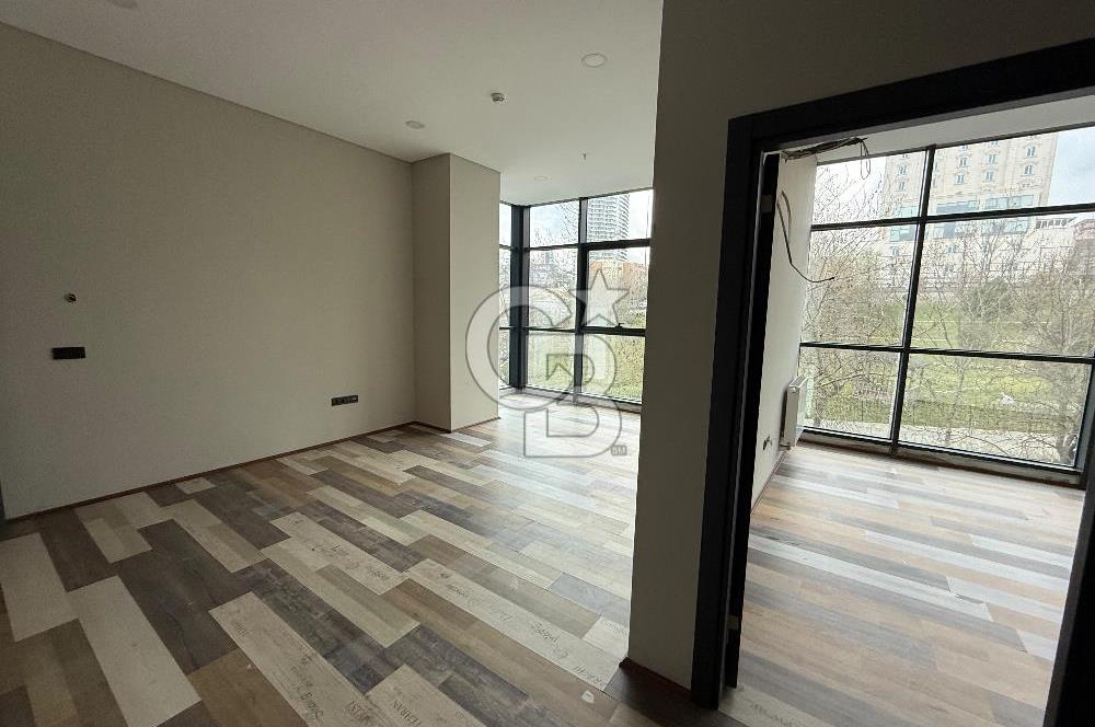 AVCILAR E-5 KOSKA 100m MESAFEDE KİRALIK 80m2 OFİS PRESTİJLİ BİNA