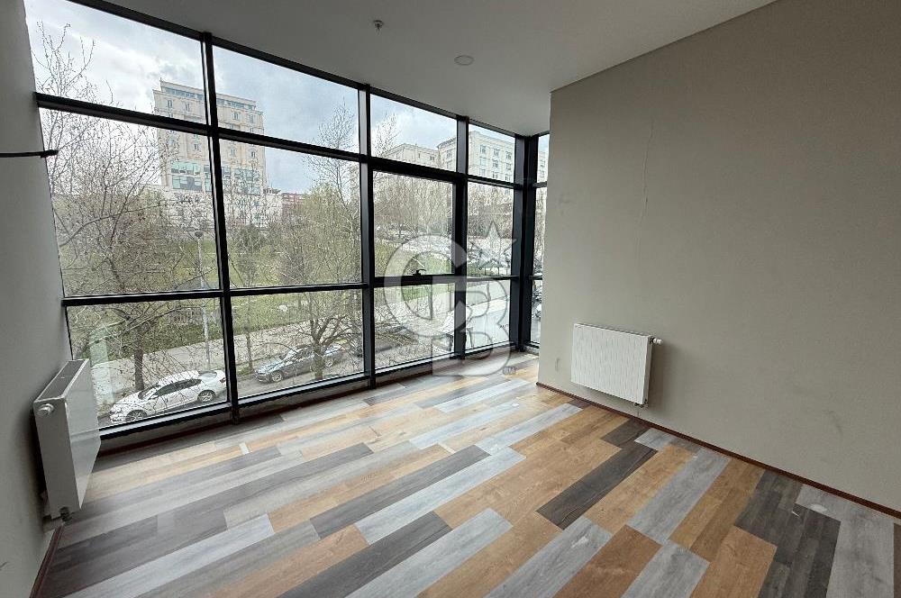 AVCILAR E-5 KOSKA 100m MESAFEDE KİRALIK 80m2 OFİS PRESTİJLİ BİNA