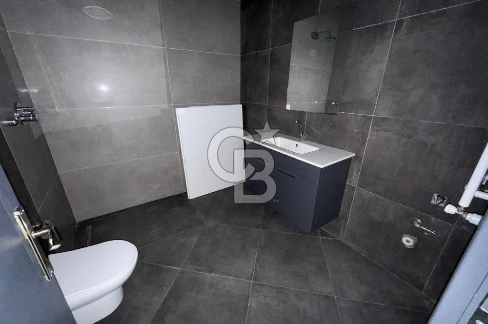 AVCILAR E-5 KOSKA 100m MESAFEDE KİRALIK 80m2 OFİS PRESTİJLİ BİNA
