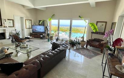 İzmir Çeşme de Satılık 3500 m2 Arsa İçerisinde Havuzlu Lüks Villa