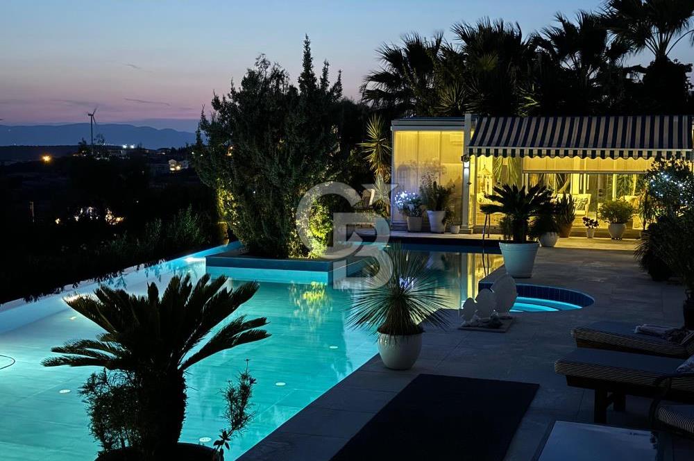 İzmir Çeşme de Satılık 3500 m2 Arsa İçerisinde Havuzlu Lüks Villa