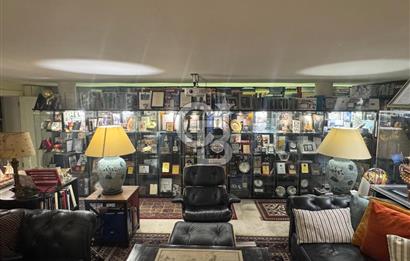 İzmir Çeşme de Satılık 3500 m2 Arsa İçerisinde Havuzlu Lüks Villa
