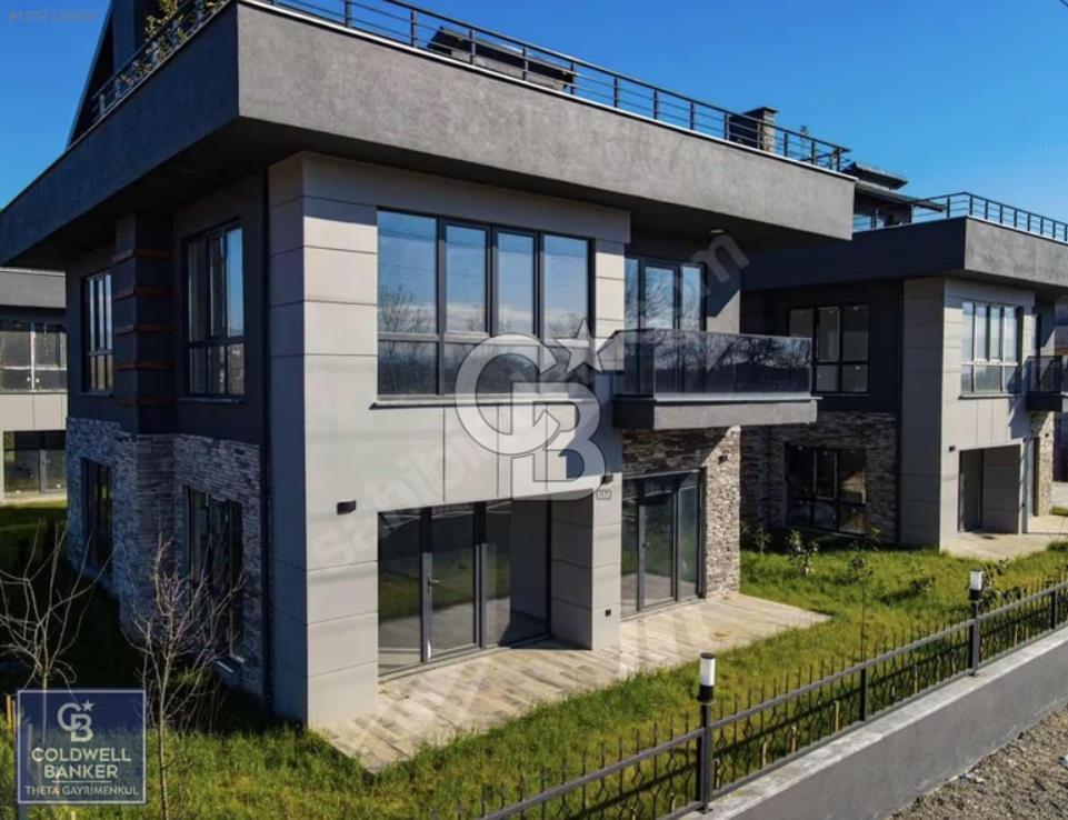 DÜZCE'DE ÖZEL İÇ TASARIMLI TERASLI 4+1 SATILIK TRIPLEKS VİLLA