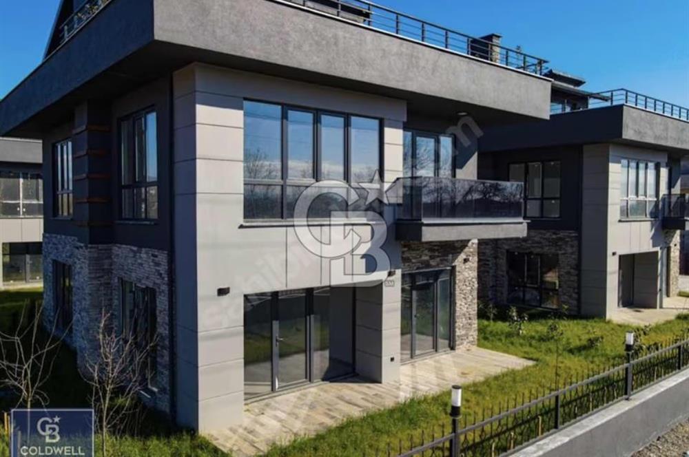 DÜZCE'DE ÖZEL İÇ TASARIMLI TERASLI 4+1 SATILIK TRIPLEKS VİLLA