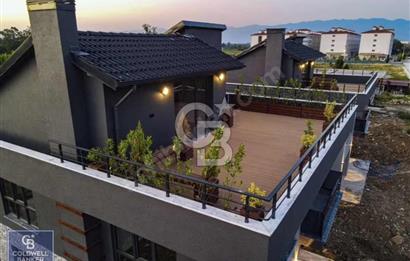 DÜZCE'DE ÖZEL İÇ TASARIMLI TERASLI 4+1 SATILIK TRIPLEKS VİLLA