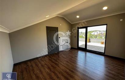 DÜZCE'DE ÖZEL İÇ TASARIMLI TERASLI 4+1 SATILIK TRIPLEKS VİLLA