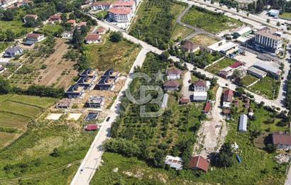DÜZCE'DE ÖZEL İÇ TASARIMLI TERASLI 4+1 SATILIK TRIPLEKS VİLLA