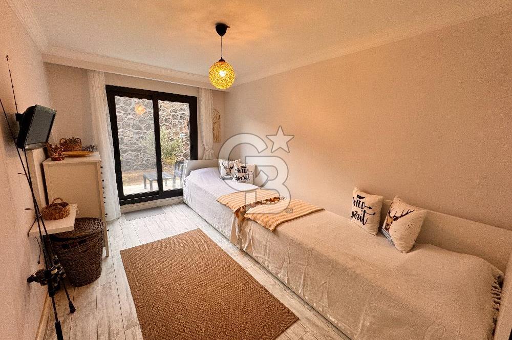 İzmir Çandarlı Arcava Homes Sitesi 2+1 Bahçe Katı Satılık Daire