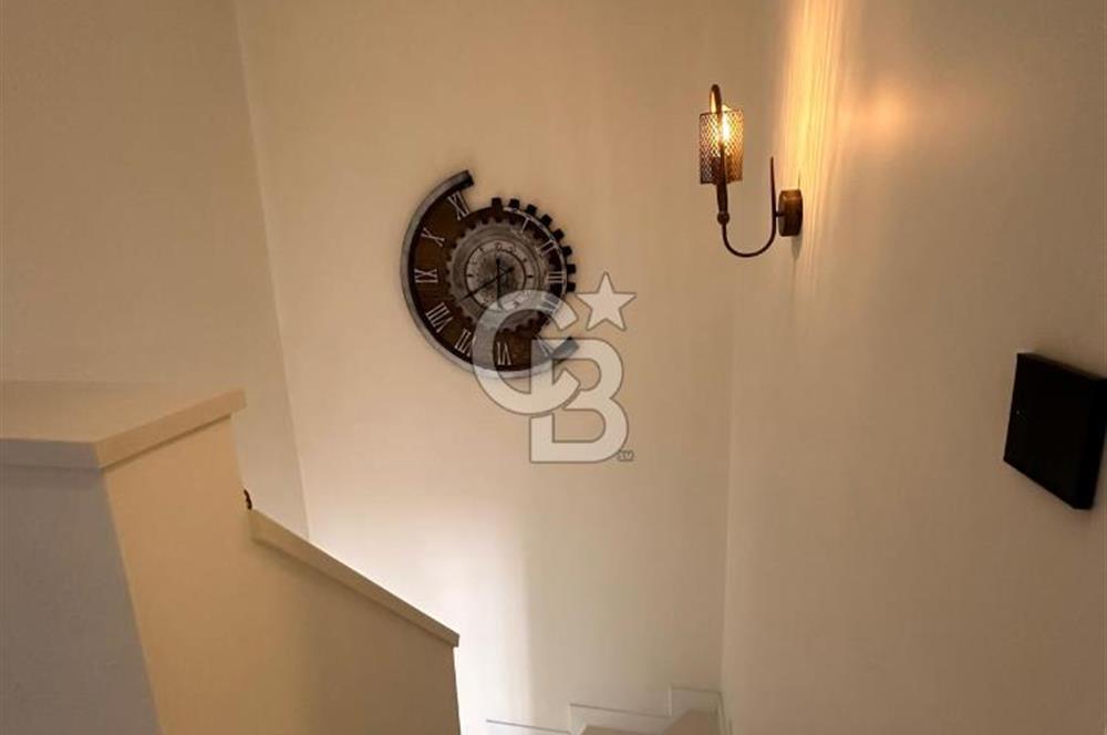 Bostanlı'nın Kalbinde Yeni Binada Kiralık 4+1 Çatı Dubleks