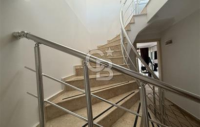 Güzelbahçe'de Ticari Ruhsatlı,Müstakil Bahçeli Satılık Villa